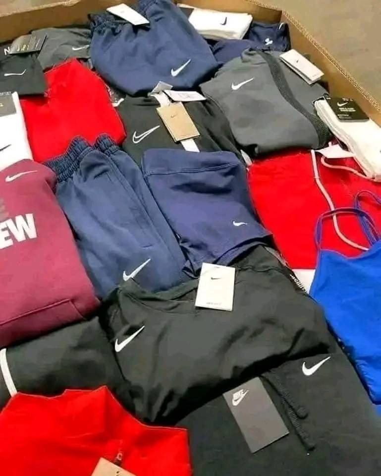 nike clothes available 300 pieces in a pallet nike clothes available 300 pieces in a pallet