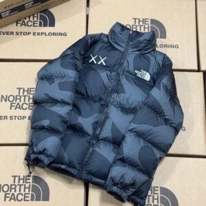 pallets of the north face of the winter jacket pallets available